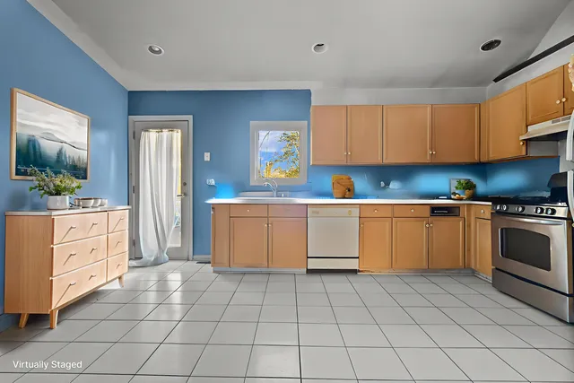 $600,000 | W3523 Oakwood Drive, Geneva, WI 53147