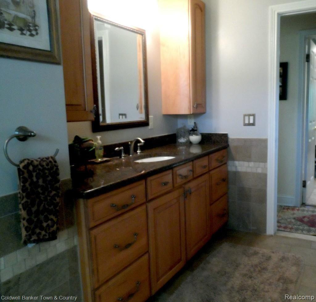 1796 Ridge Road White Lake, MI 48383 - Photo 9 of 36 SAM_0048.jpg