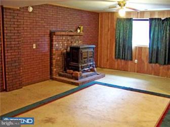 319 Old Forks Road Hammonton, NJ 08037 - Photo 2 of 8 Family Room