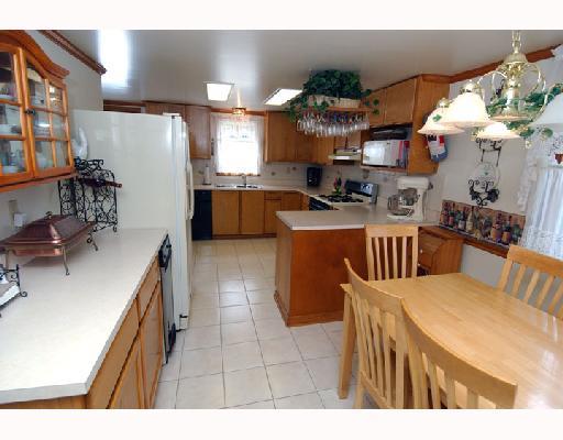 218 Oak Road Gibsonia, PA 15044 - Photo 4 of 8 Kitchen.