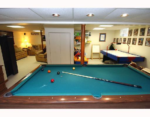 218 Oak Road Gibsonia, PA 15044 - Photo 6 of 8 Den/Family/Great Room.