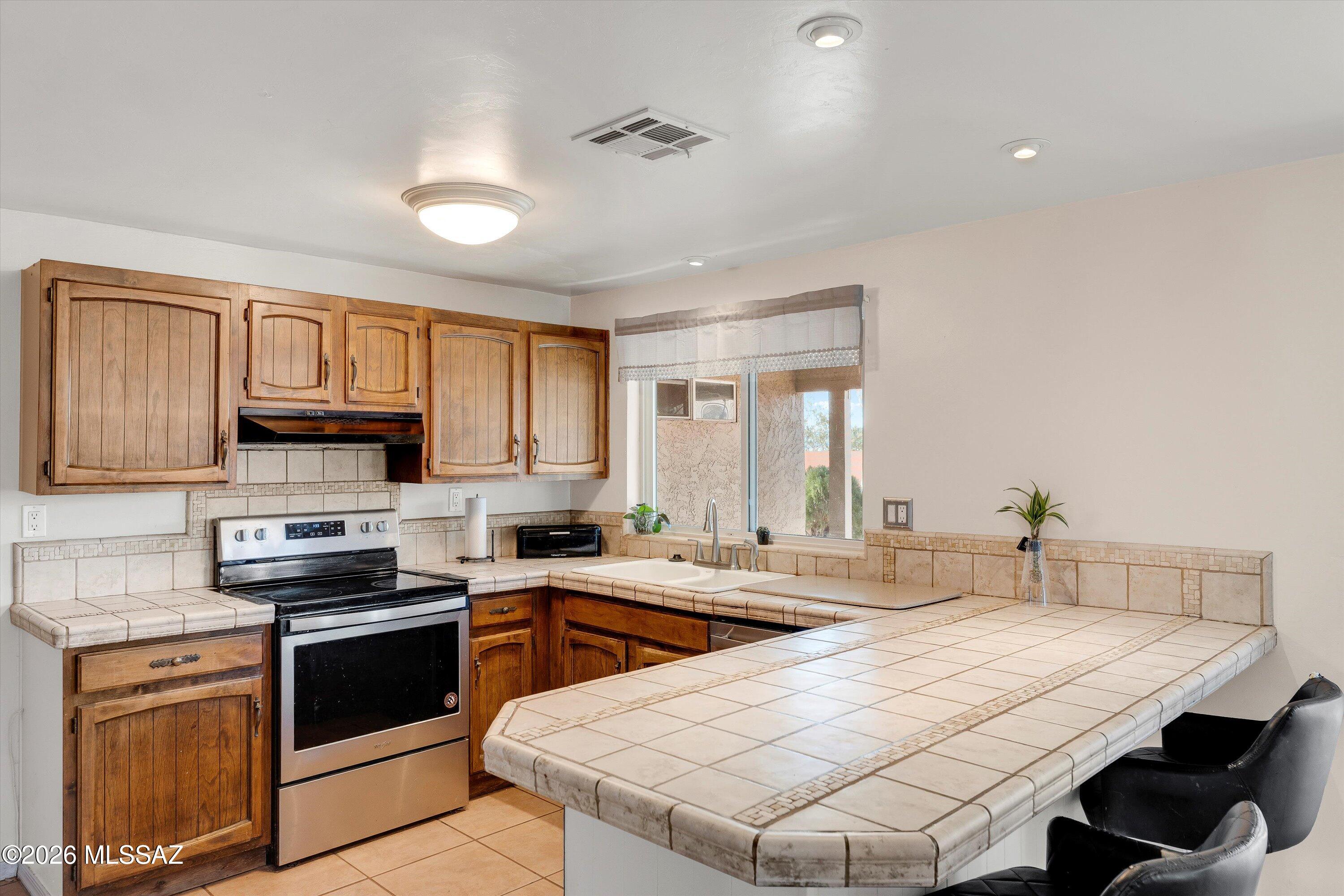 7531 North Juniper Road Tucson, AZ 85741 - Photo 12 of 27 13-Kitchen