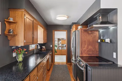 $480,000 | 2320 Valders Avenue North, Golden Valley, MN 55427