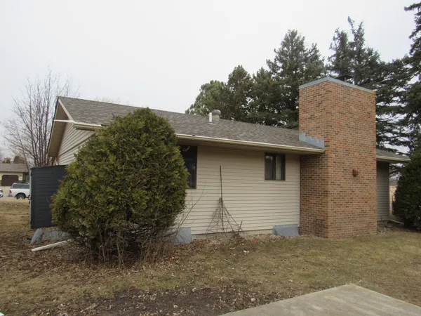 $329,000 | 1903 Willow Avenue, Worthington, MN 56187