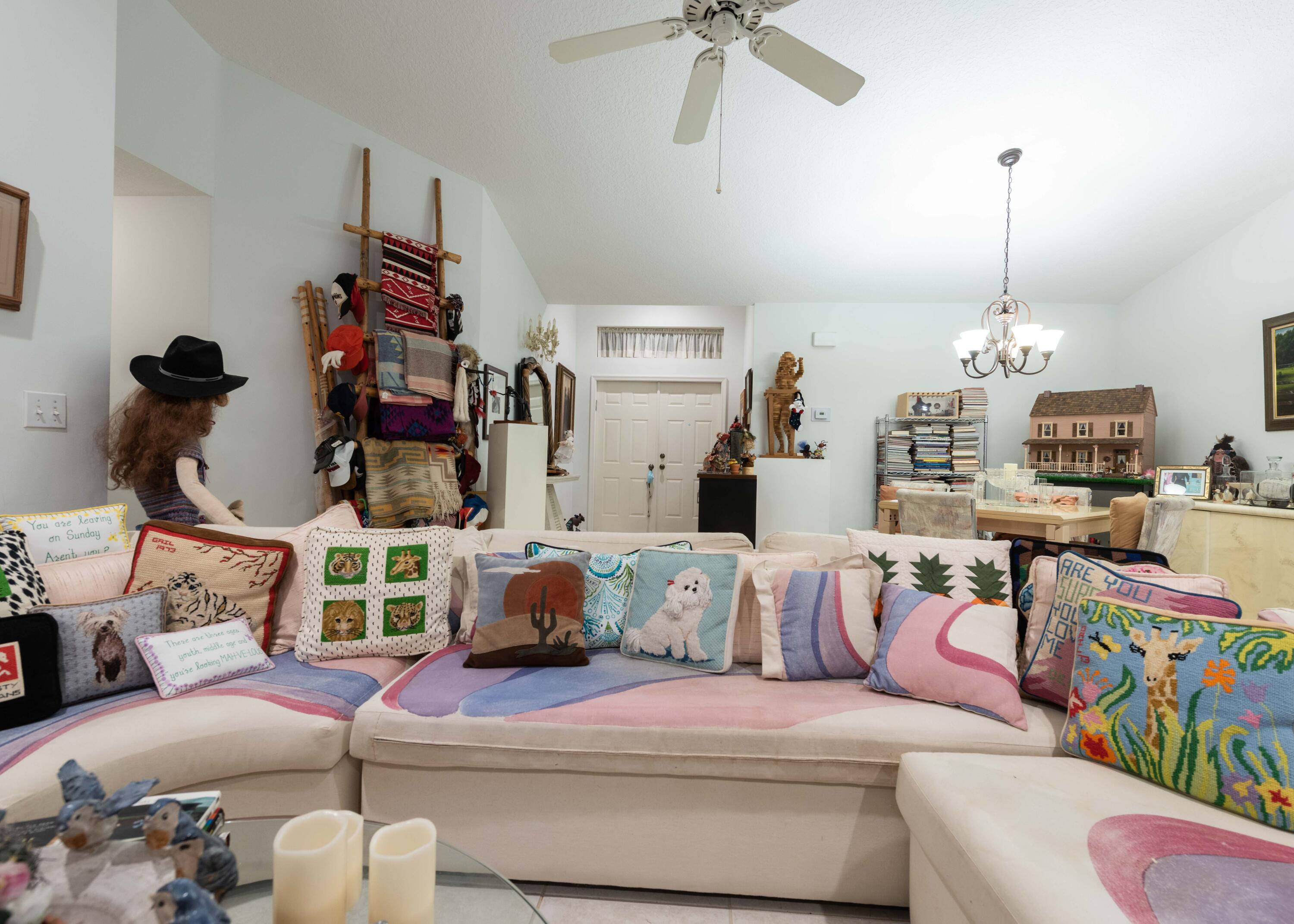 134 East Lee Road Delray Beach, FL 33445 - Photo 13 of 47 Living Room