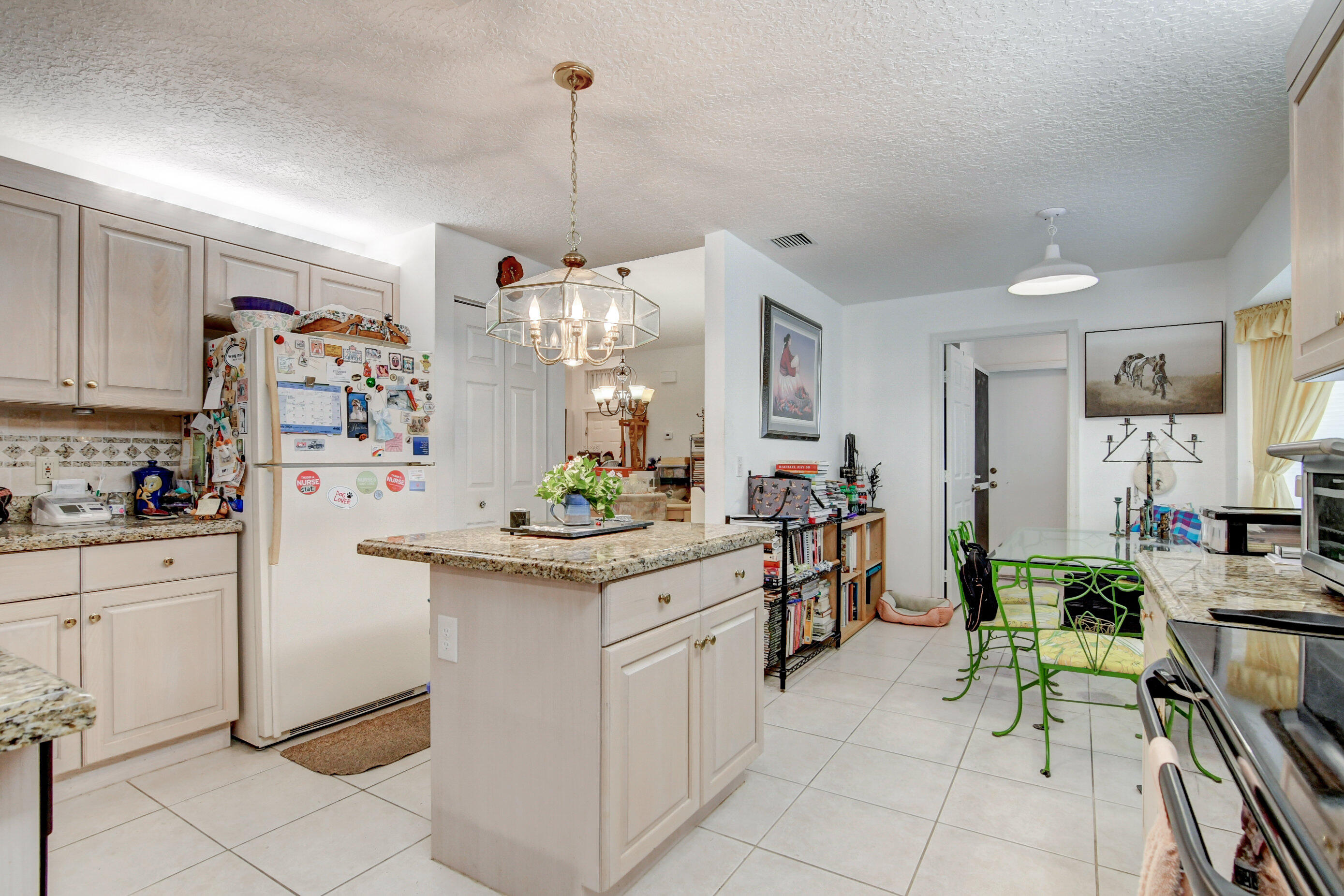 134 East Lee Road Delray Beach, FL 33445 - Photo 20 of 47 Kitchen