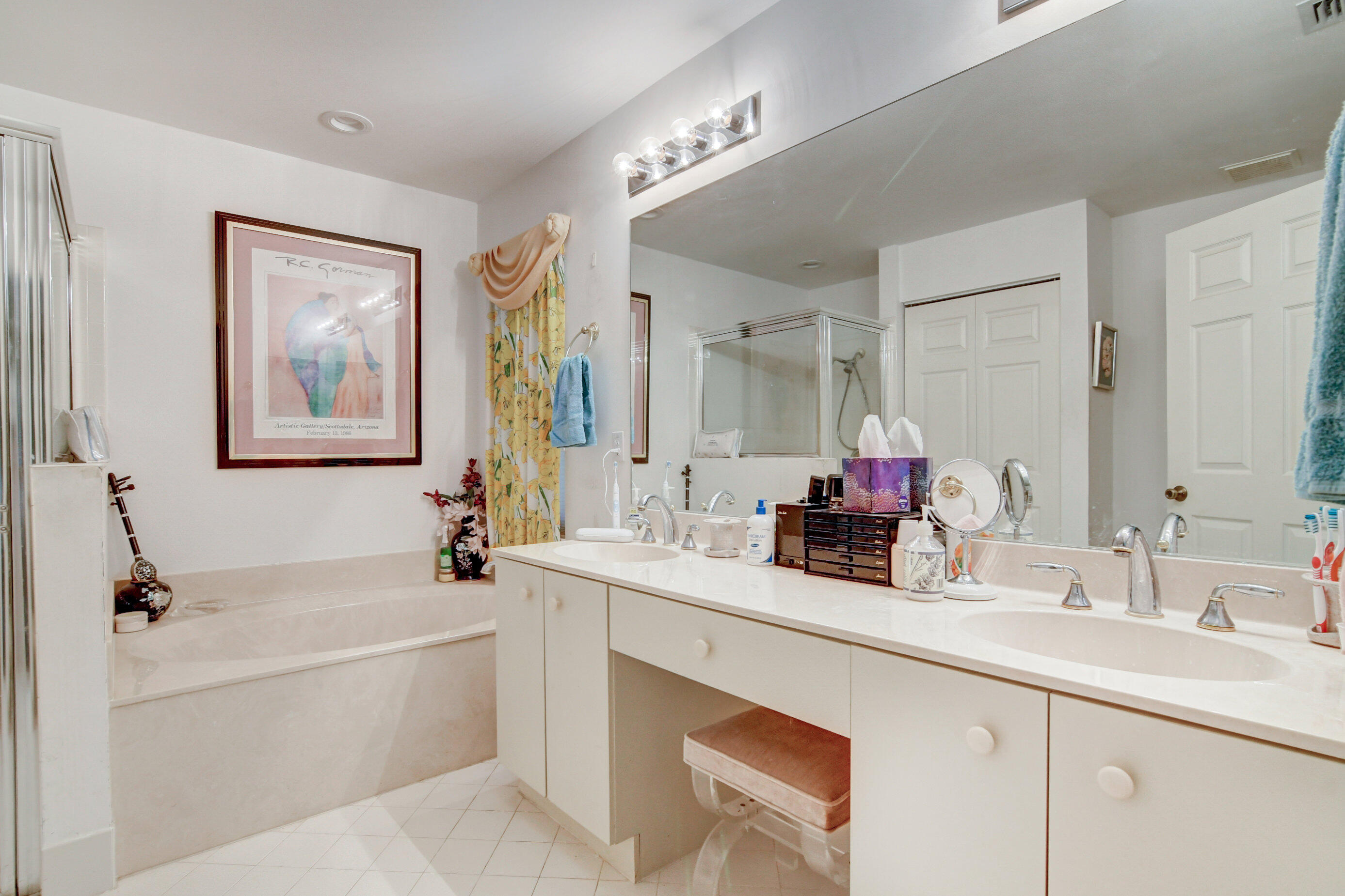 134 East Lee Road Delray Beach, FL 33445 - Photo 31 of 47 En-Suite Bath Separate tub!