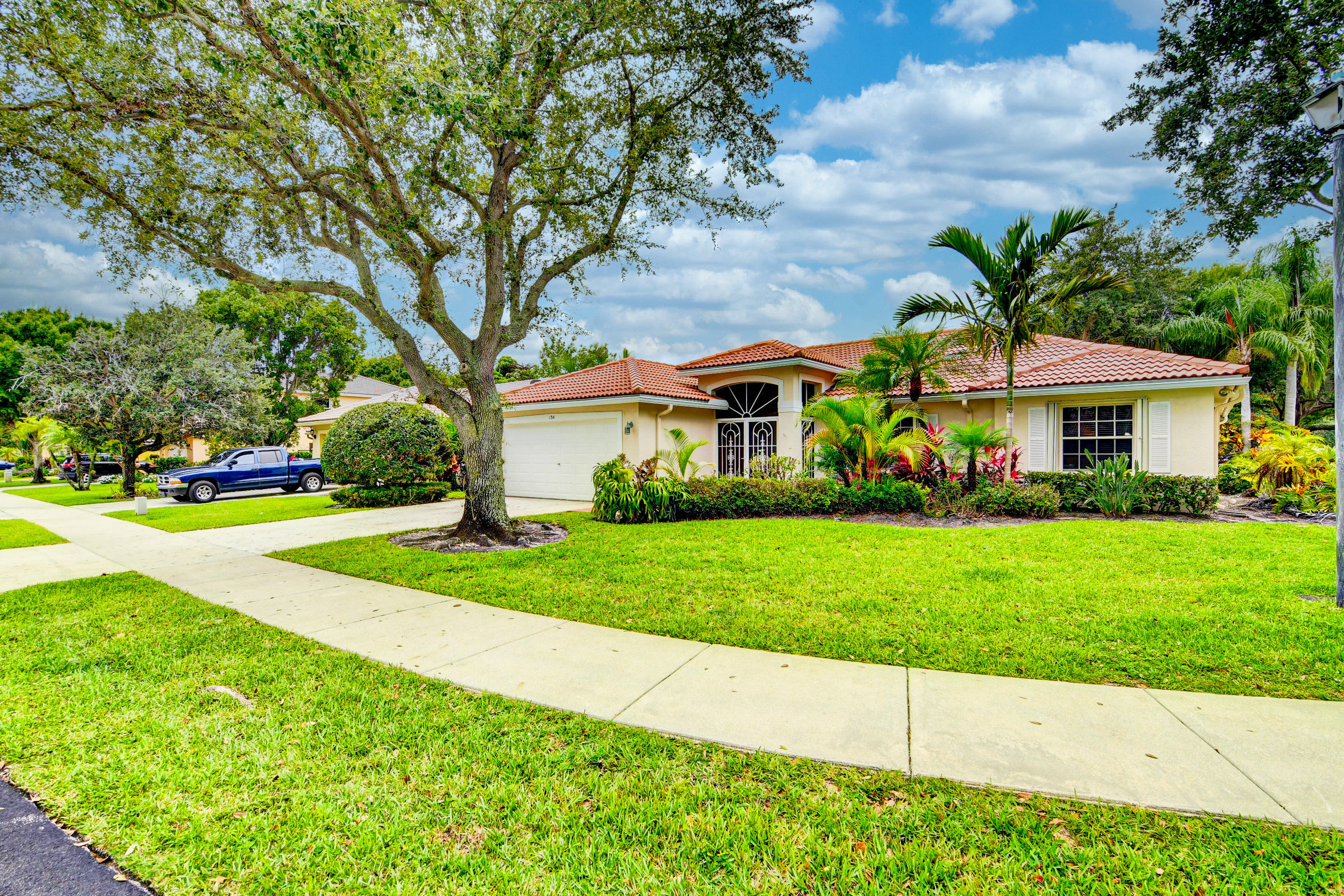 134 East Lee Road Delray Beach, FL 33445 - Photo 9 of 47 Corner View
