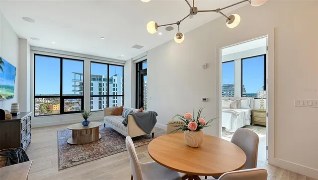 $1,040,000 | 33 South Palm Avenue, Unit 904, Sarasota, FL 34236