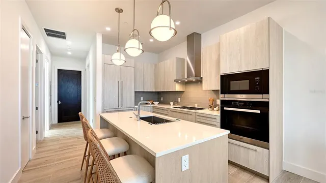 $1,040,000 | 33 South Palm Avenue, Unit 904, Sarasota, FL 34236