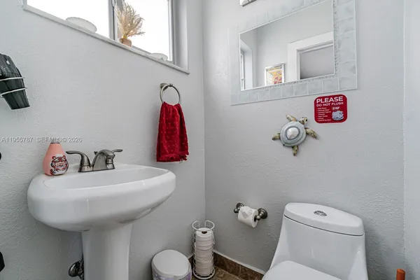 $4,700 | 901 Northwest 22nd Place, Miami, FL 33125