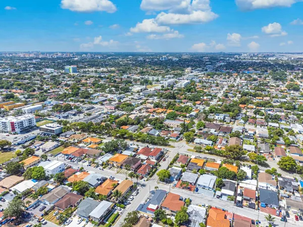 $4,700 | 901 Northwest 22nd Place, Miami, FL 33125