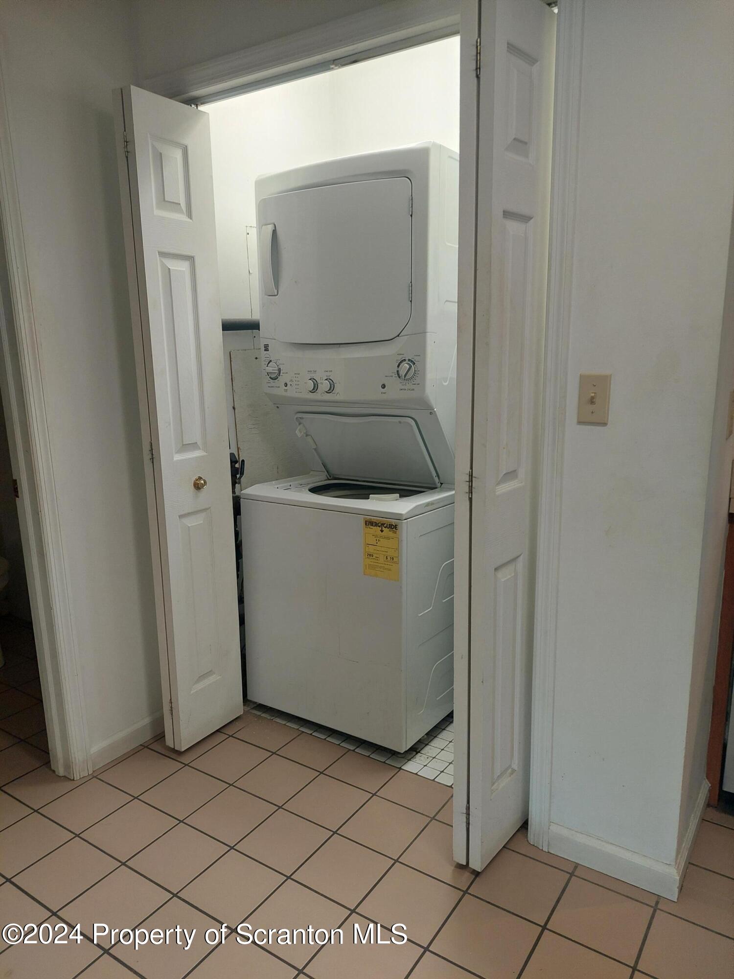 310 New York Street Scranton, PA 18509 - Photo 9 of 10 a utility room with dryer and washer