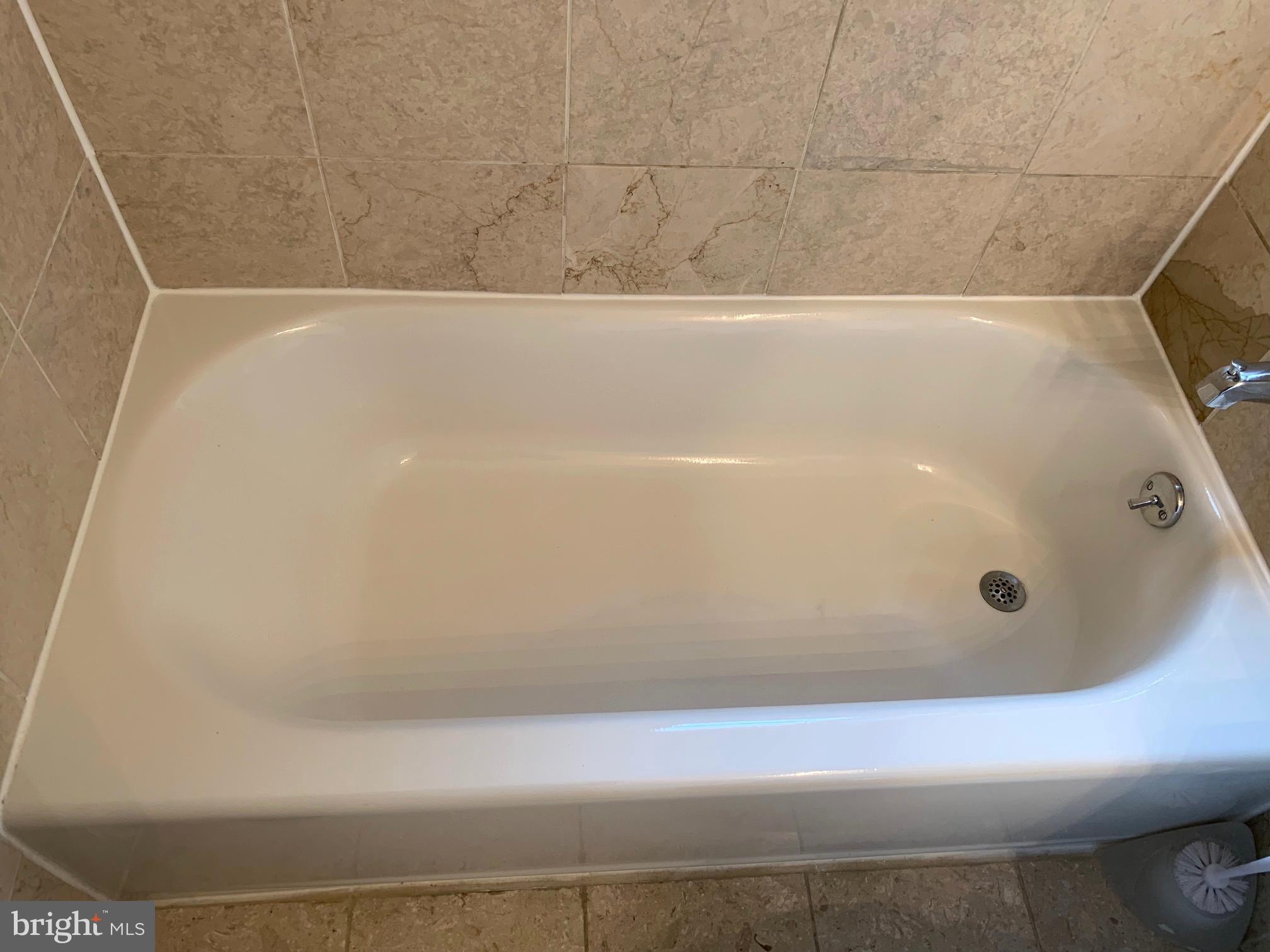 2001 16th Street Northwest, Unit 404 Washington, DC 20009 - Photo 17 of 35 Bath with shower and tub