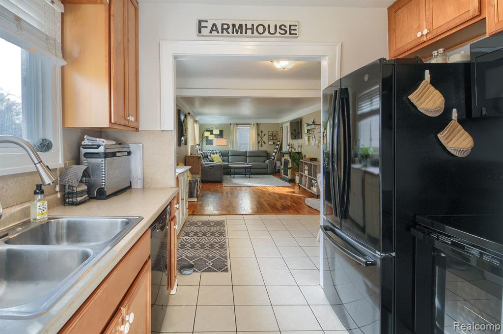 6508 Coldwater Road Flushing, MI 48433 - Photo 11 of 39