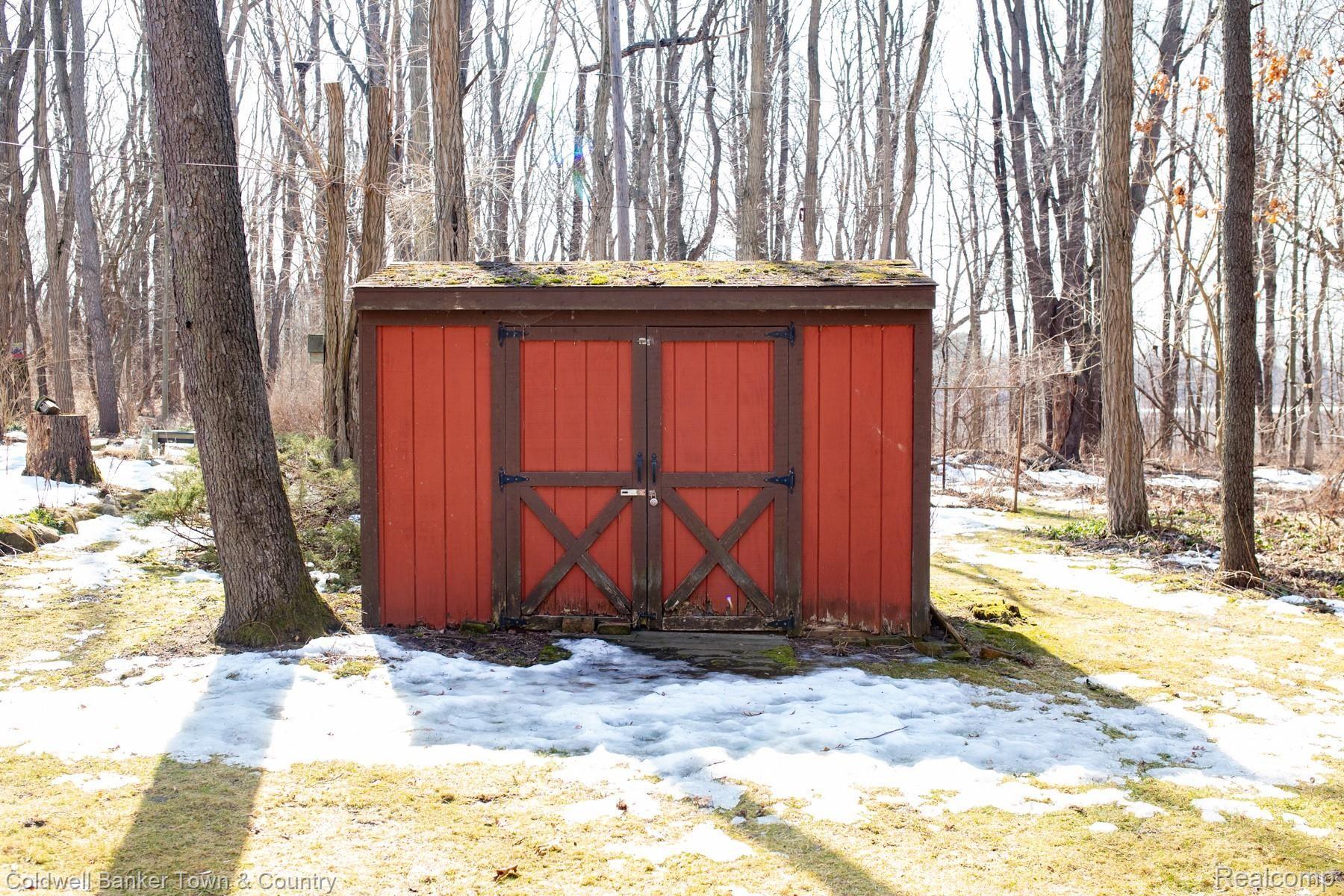 7214 Cowell Road Brighton, MI 48116 - Photo 49 of 65 IMG_0327.JPG