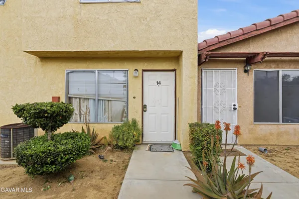$265,000 | 1700 Ave Q-14 East, Unit 14, Palmdale, CA 93550