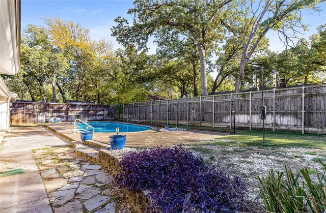 $450,000 | 203 Walnut Way, Euless, TX 76039