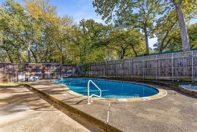 $450,000 | 203 Walnut Way, Euless, TX 76039