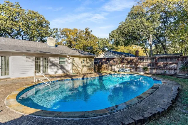 $450,000 | 203 Walnut Way, Euless, TX 76039