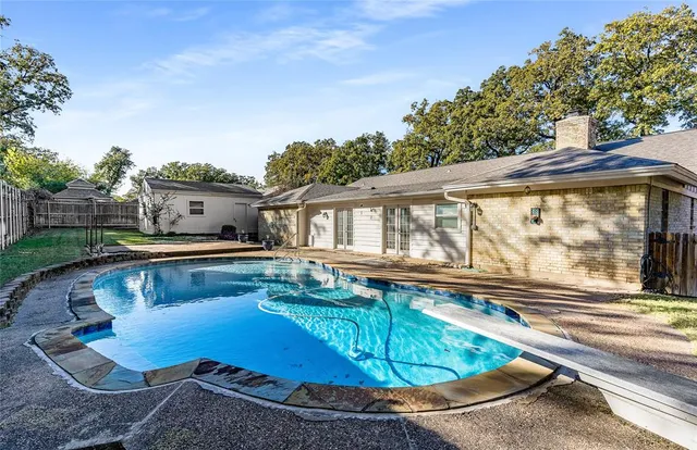 $450,000 | 203 Walnut Way, Euless, TX 76039