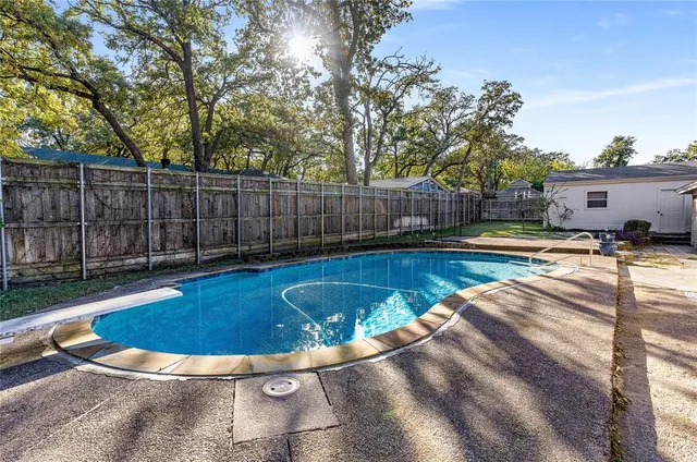 $450,000 | 203 Walnut Way, Euless, TX 76039