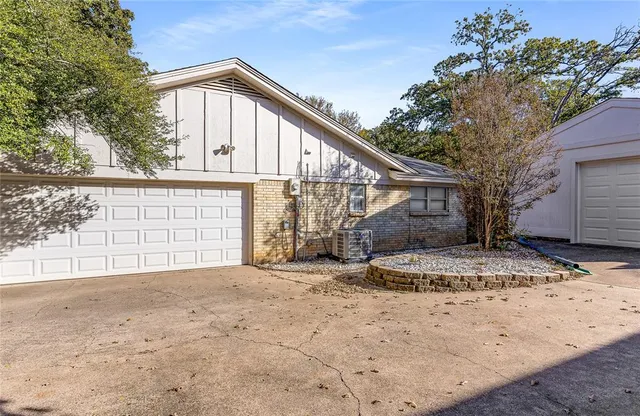 $450,000 | 203 Walnut Way, Euless, TX 76039
