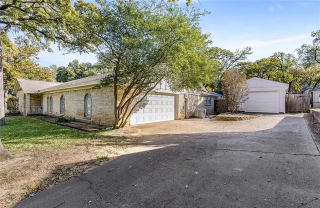 $450,000 | 203 Walnut Way, Euless, TX 76039