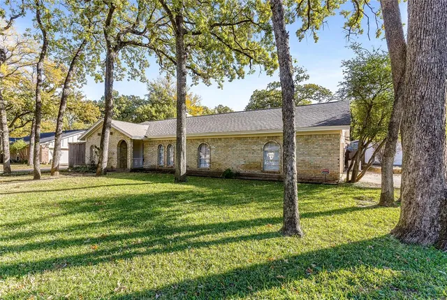 $450,000 | 203 Walnut Way, Euless, TX 76039