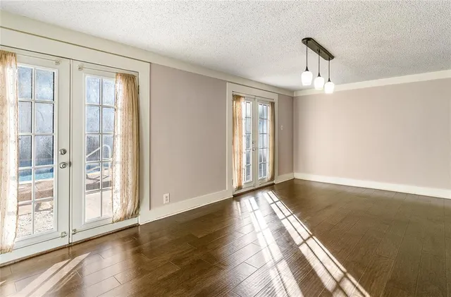 $450,000 | 203 Walnut Way, Euless, TX 76039