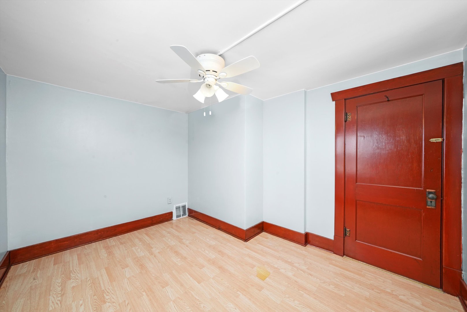 761 North 8th Avenue Kankakee, IL 60901 - Photo 9 of 18 an empty room with closet and a ceiling fan