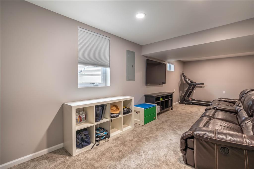 216 Foxwood Road Coraopolis, PA 15108 - Photo 24 of 25