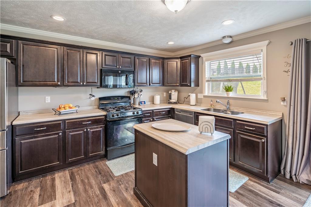 216 Foxwood Road Coraopolis, PA 15108 - Photo 7 of 25