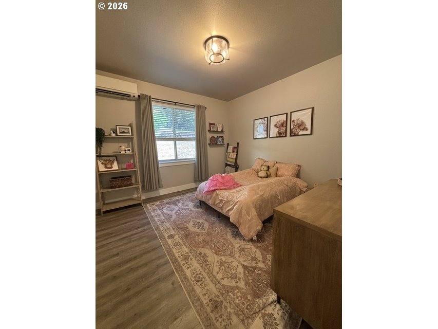 946 South Calapooia Street Sutherlin, OR 97479 - Photo 15 of 31 a bedroom with a bed and a window