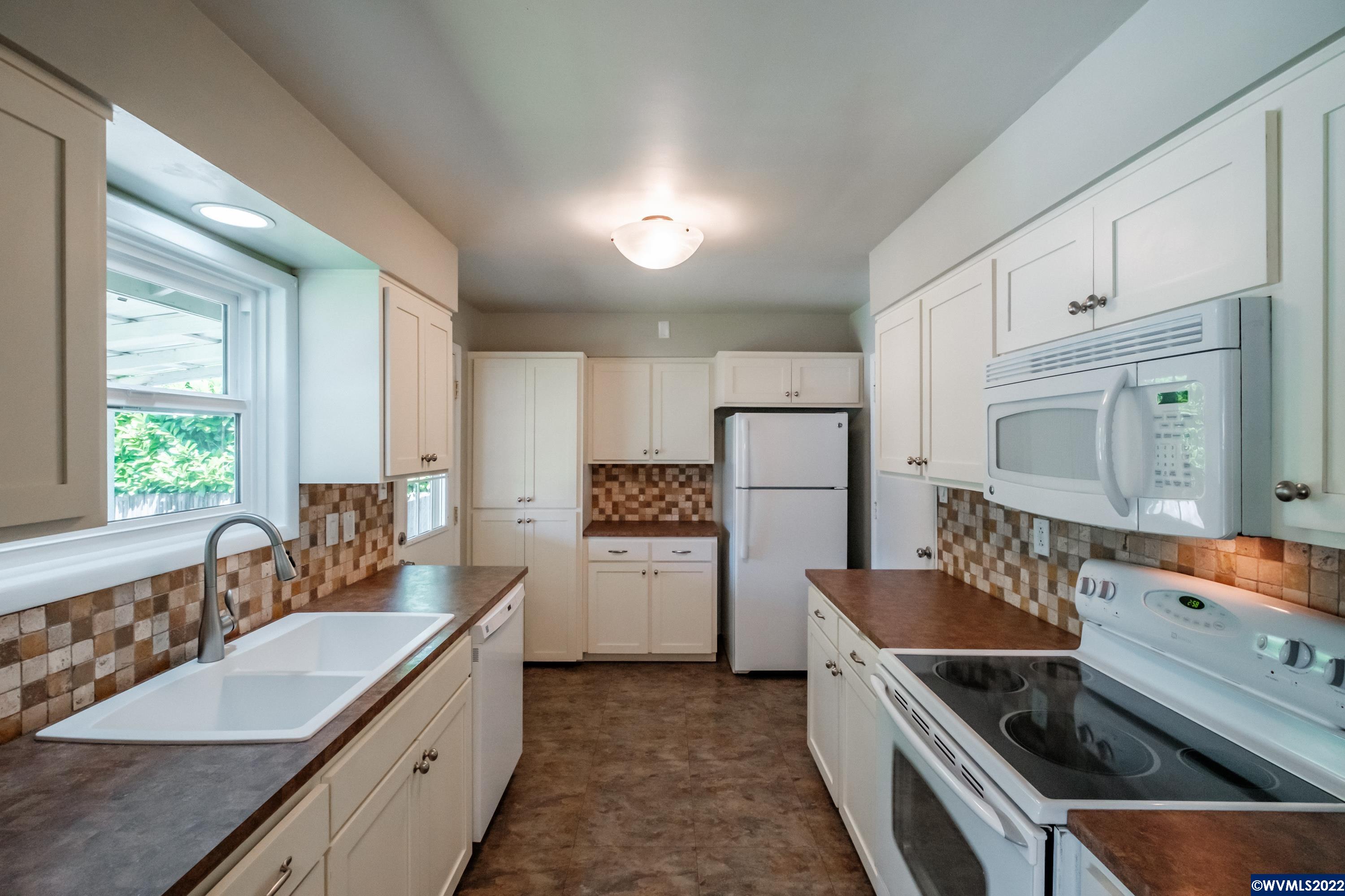 1325 Southwest 15th Avenue Albany, OR 97321 - Photo 10 of 31 Gallery Image 10