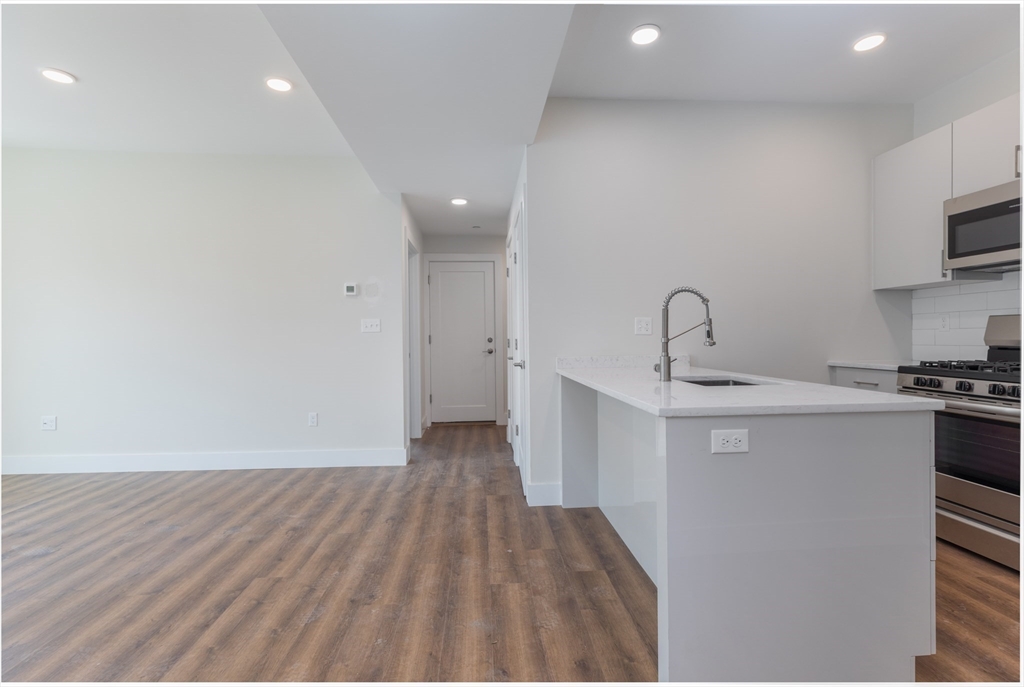 843 Columbia Road, Unit 2 Boston, MA 02125 - Photo 9 of 12 Gallery Image 9