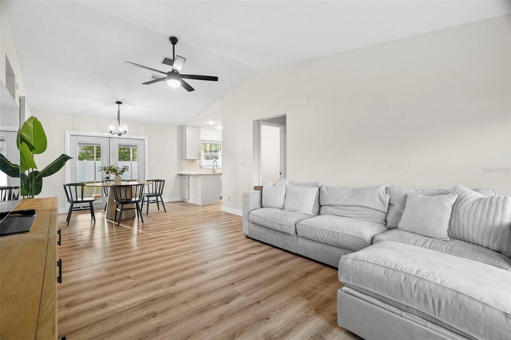 6500 Briar Ridge Court Pinellas Park, FL 33782 - Photo 7 of 38