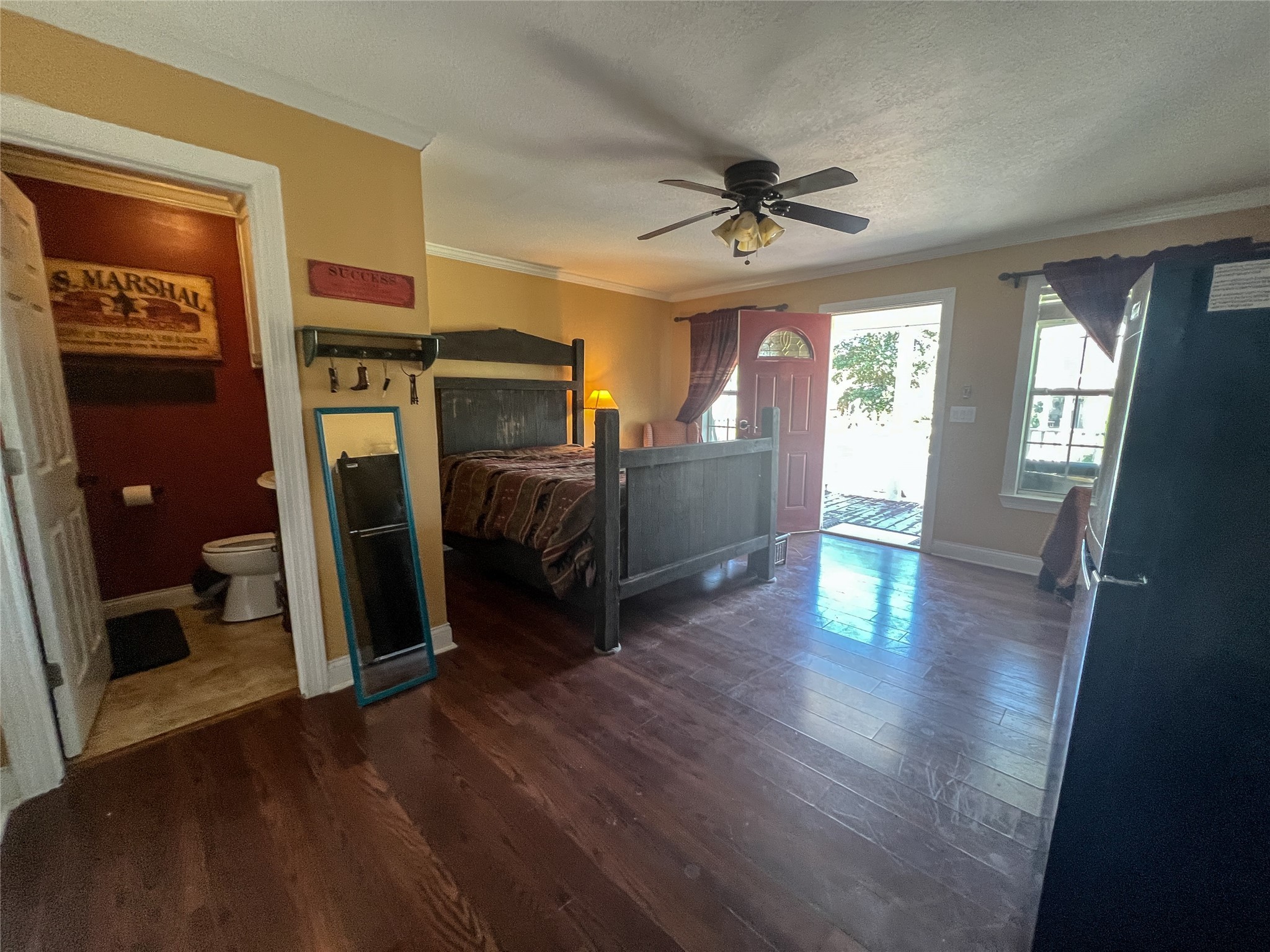 9500 Mayfield Avenue, Unit C Shiro, TX 77873 - Photo 5 of 12 a view of a livingroom with hardwood floor and a ceiling fan
