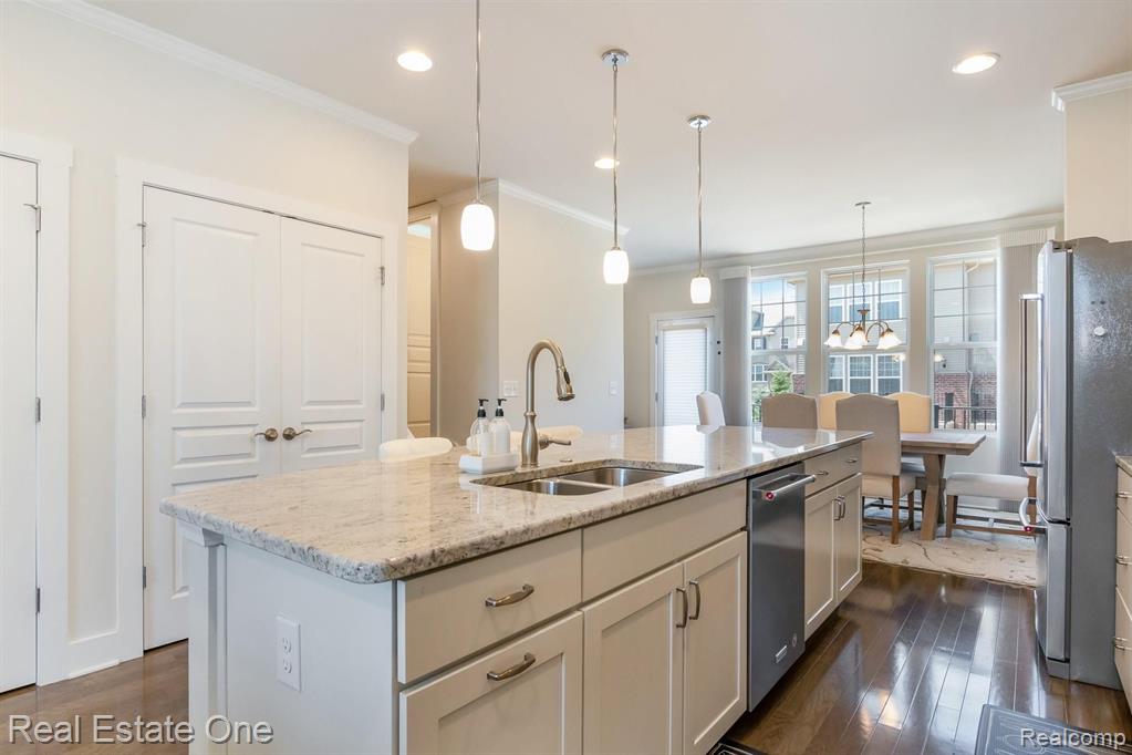 2892 Glenbar Circle Rochester, MI 48307 - Photo 10 of 29