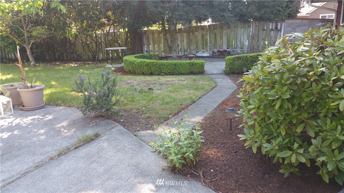 3721 Northeast 22nd Place Renton, WA 98056 - Photo 5 of 8