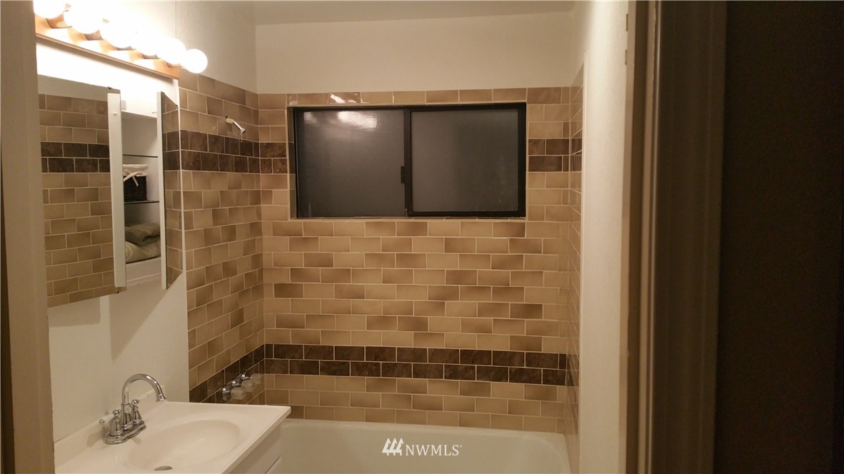 3721 Northeast 22nd Place Renton, WA 98056 - Photo 8 of 8