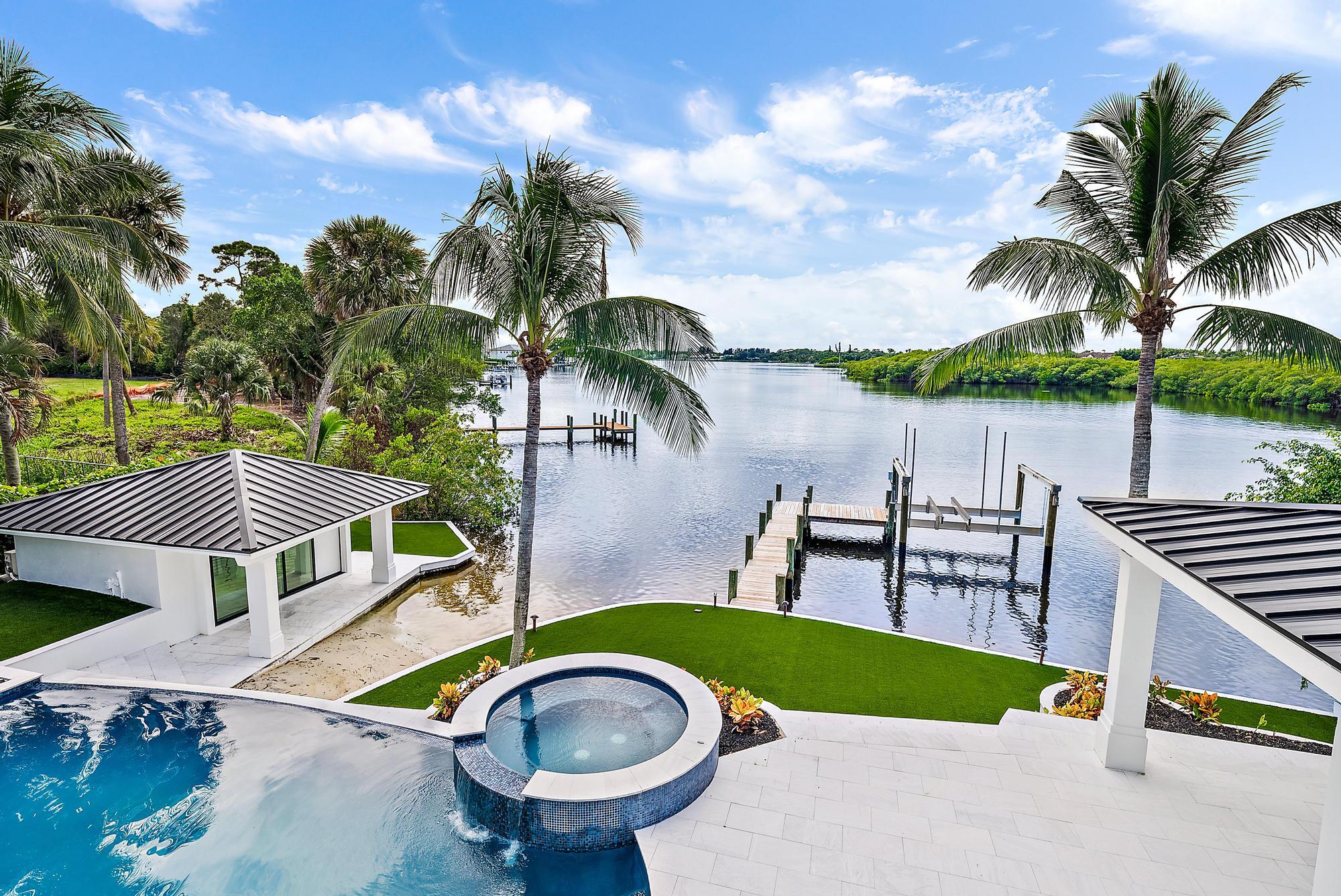 9460 Southeast Point Terrace Jupiter, FL 33469 - Photo 21 of 38 an outdoor space with furniture and garden
