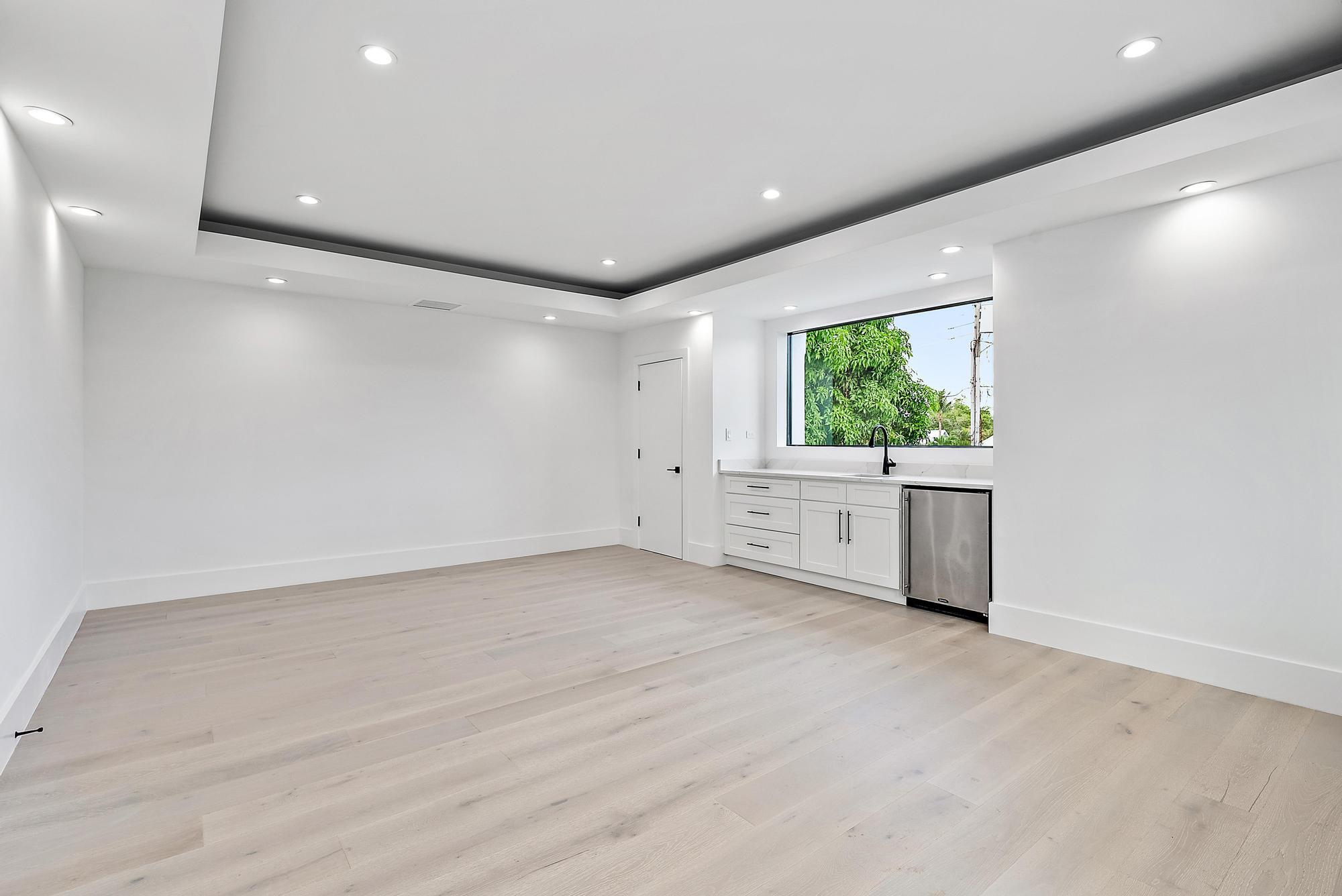 9460 Southeast Point Terrace Jupiter, FL 33469 - Photo 26 of 38 a view of an empty room with a window