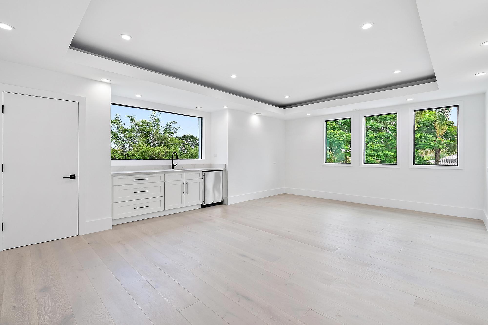 9460 Southeast Point Terrace Jupiter, FL 33469 - Photo 27 of 38 a view of an empty room with a window