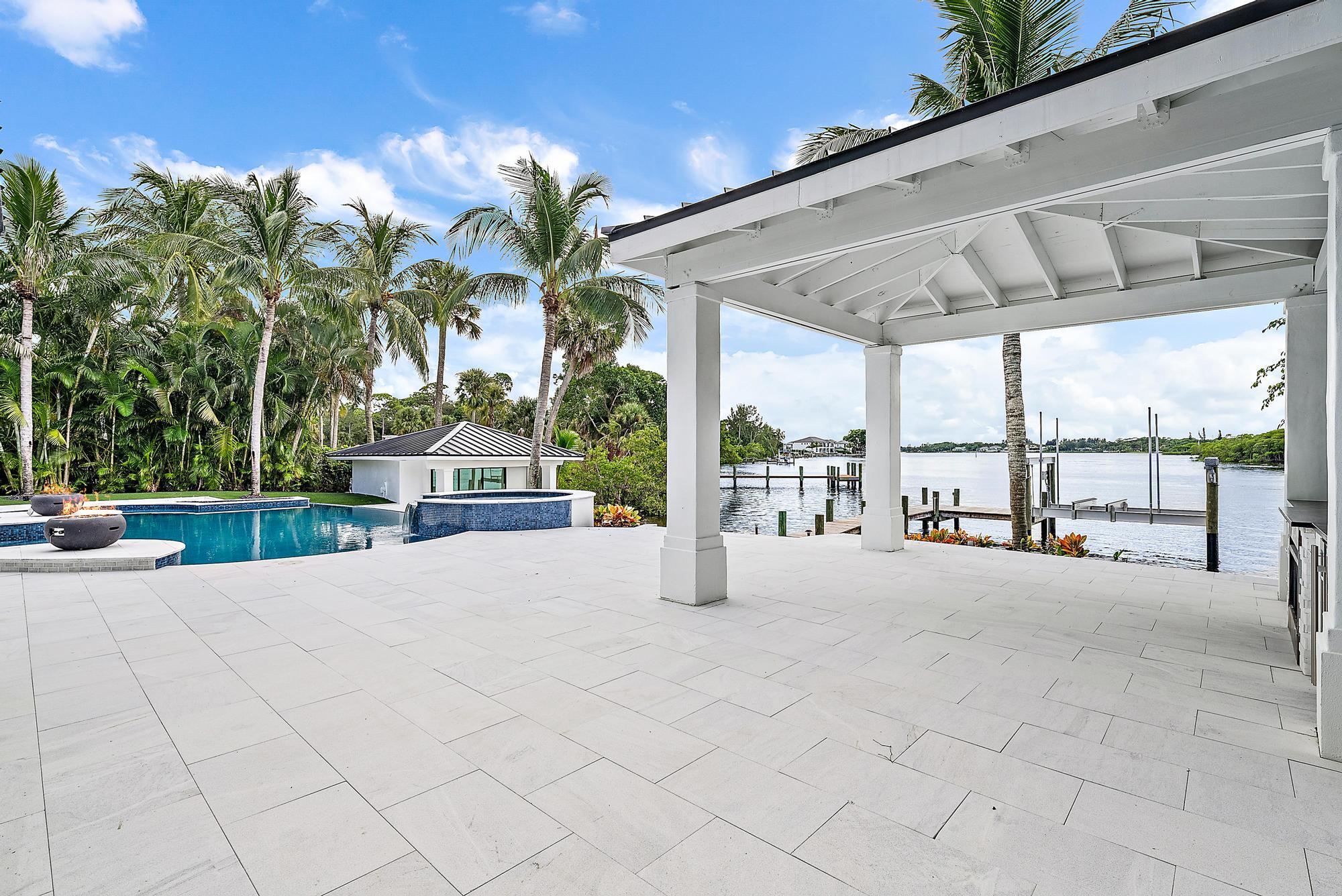 9460 Southeast Point Terrace Jupiter, FL 33469 - Photo 32 of 38