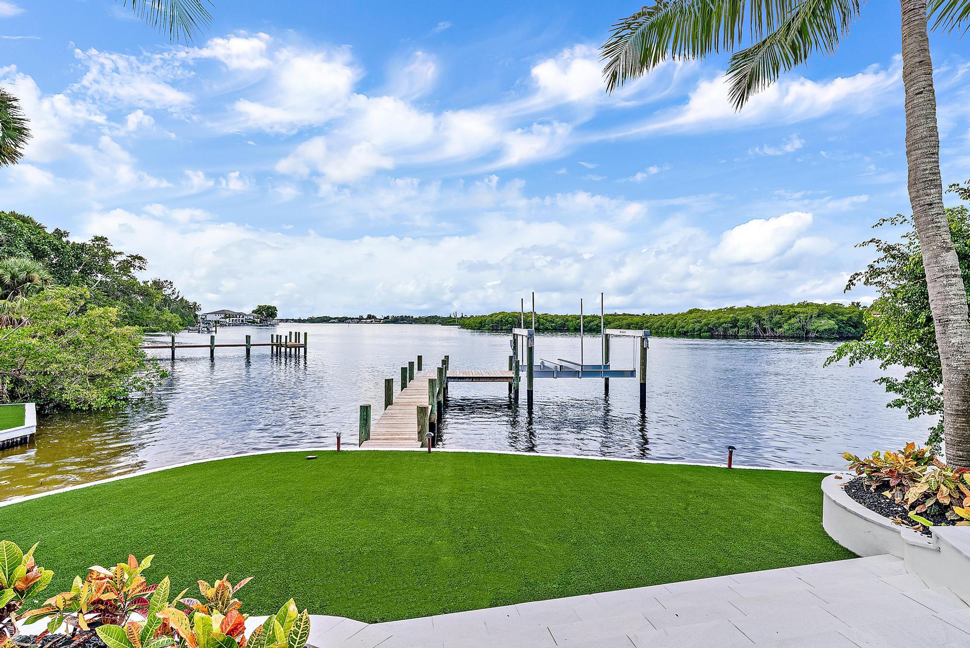 9460 Southeast Point Terrace Jupiter, FL 33469 - Photo 35 of 38 a view of a lake with a garden
