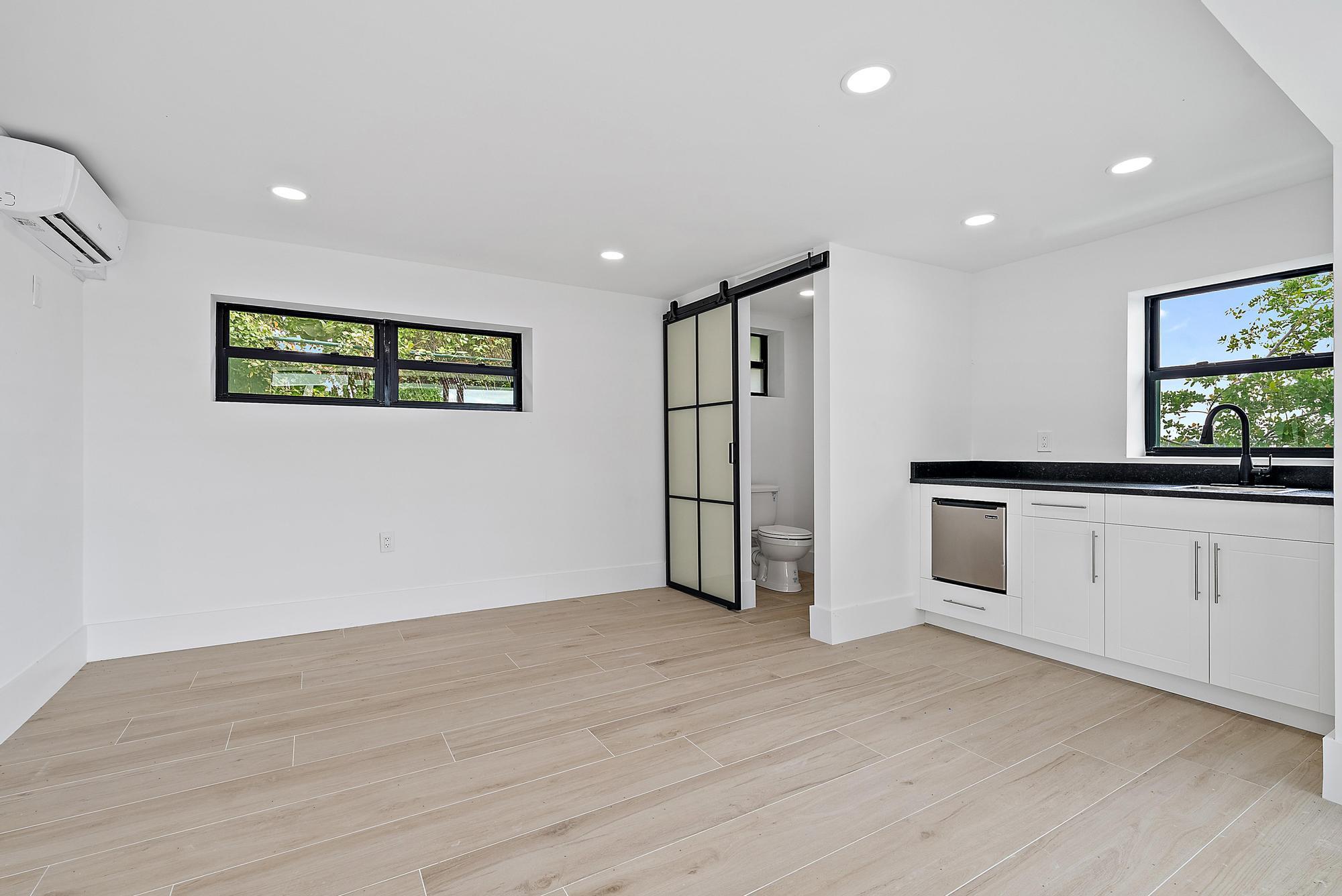9460 Southeast Point Terrace Jupiter, FL 33469 - Photo 38 of 38 a view of an empty room with window and cabinet