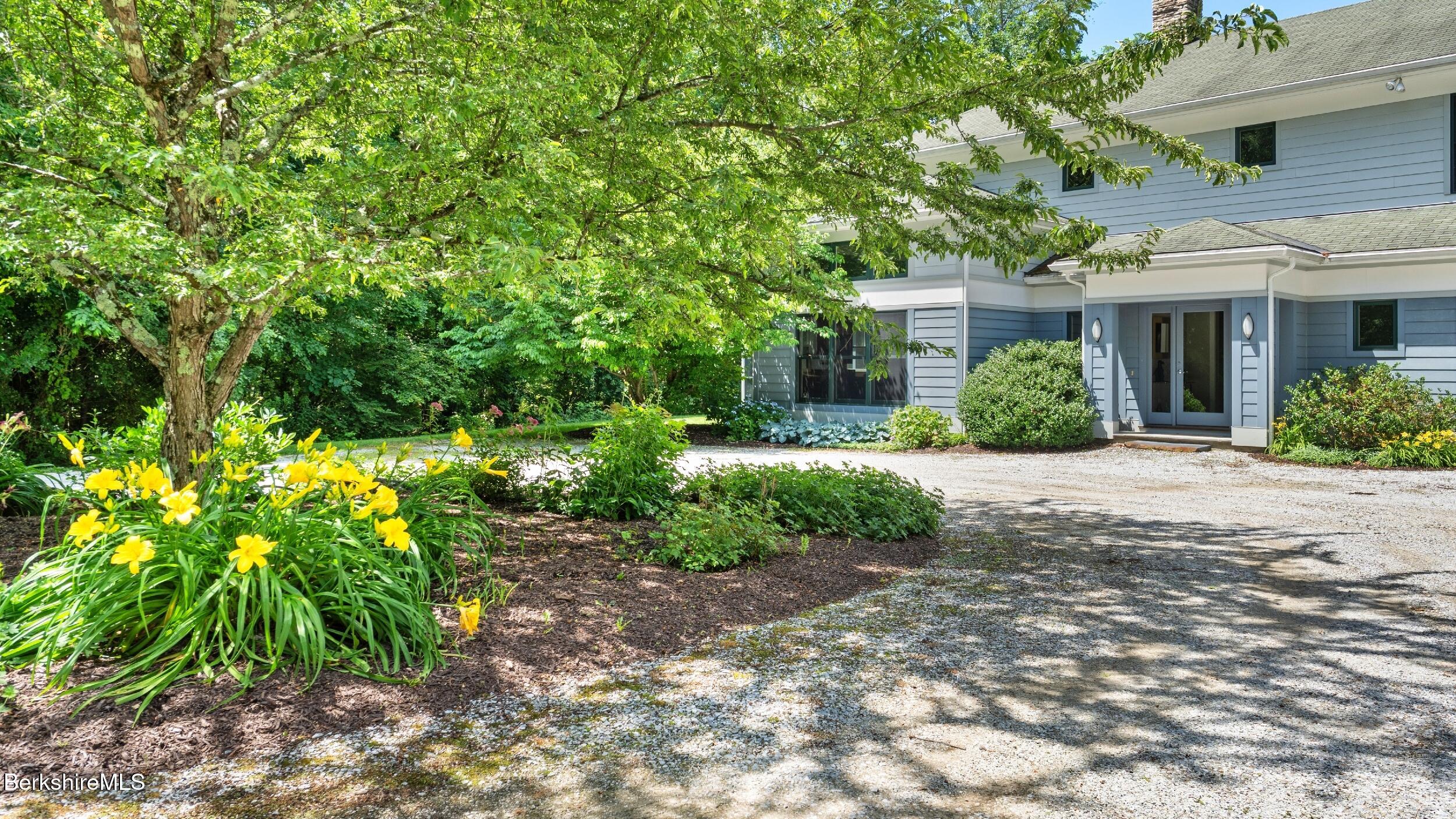 16 Old Tree Farm Road Stockbridge, MA 01266 - Photo 2 of 47 Circular drive