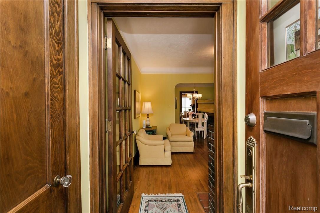 831 Lockwood Road Royal Oak, MI 48067 - Photo 6 of 53 Lockwood-6.jpg