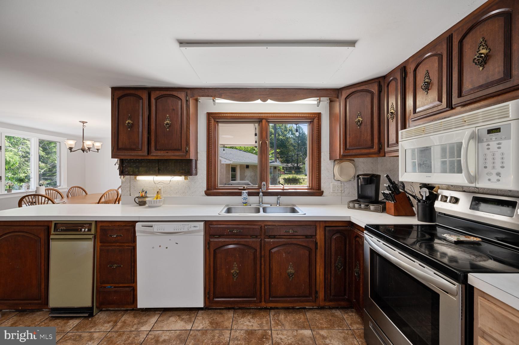 679 Roger Road Warminster, PA 18974 - Photo 11 of 35 Gallery Image 11